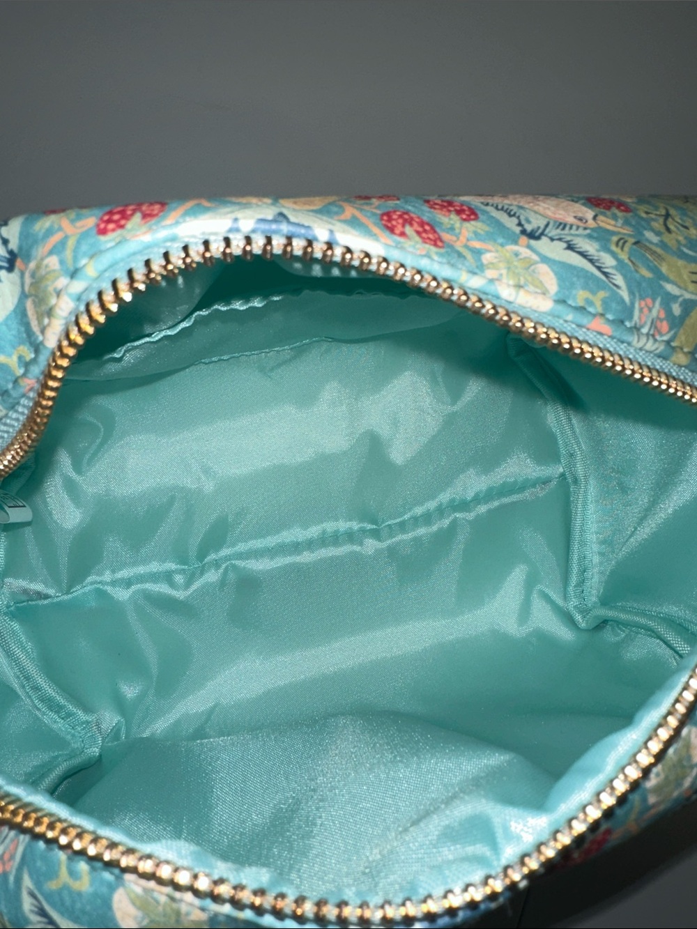 William Morris Teal Green Multi Duck Egg Strawberry Thief Large Wash Bag - Picture 6 of 10